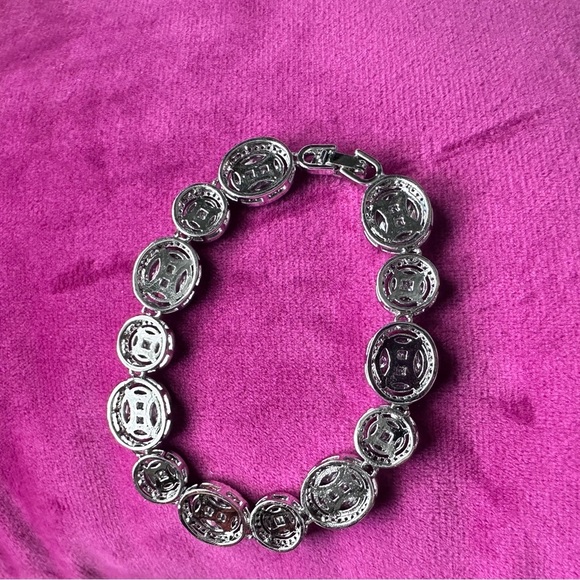 Silver Crystal Bracelet with round and oval cut stones 6-7 4343 - Picture 3 of 8